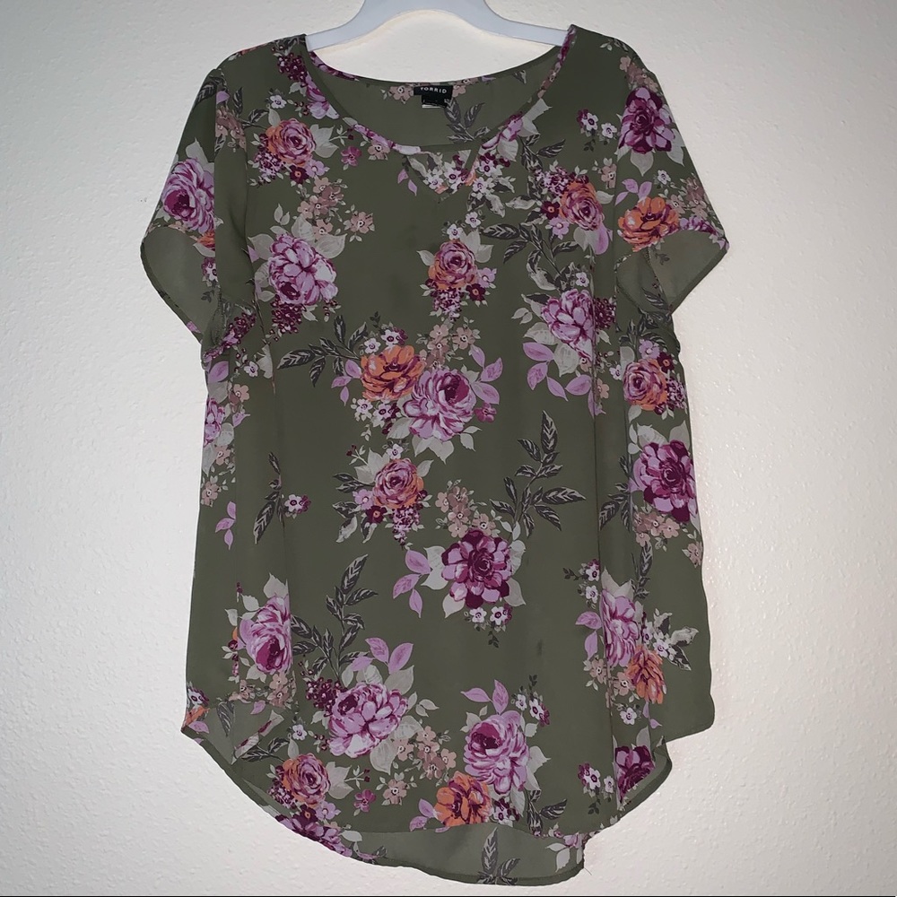 Torrid (Size 4) Floral Blouse with Keyhole Front